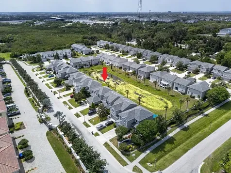 1063 Paseo Del Rio NE St Petersburg FL 33702