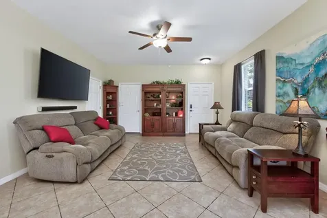 1063 Paseo Del Rio NE St Petersburg FL 33702