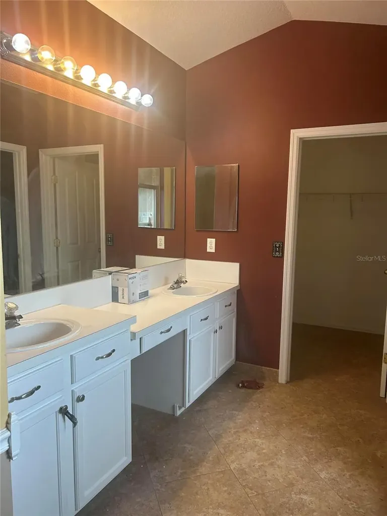 10508 Barnstable Court Tampa FL 33626