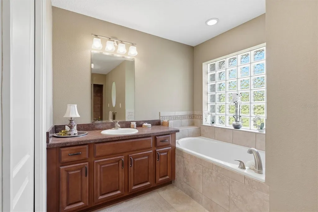 12764 County Road 223 Oxford FL 34484