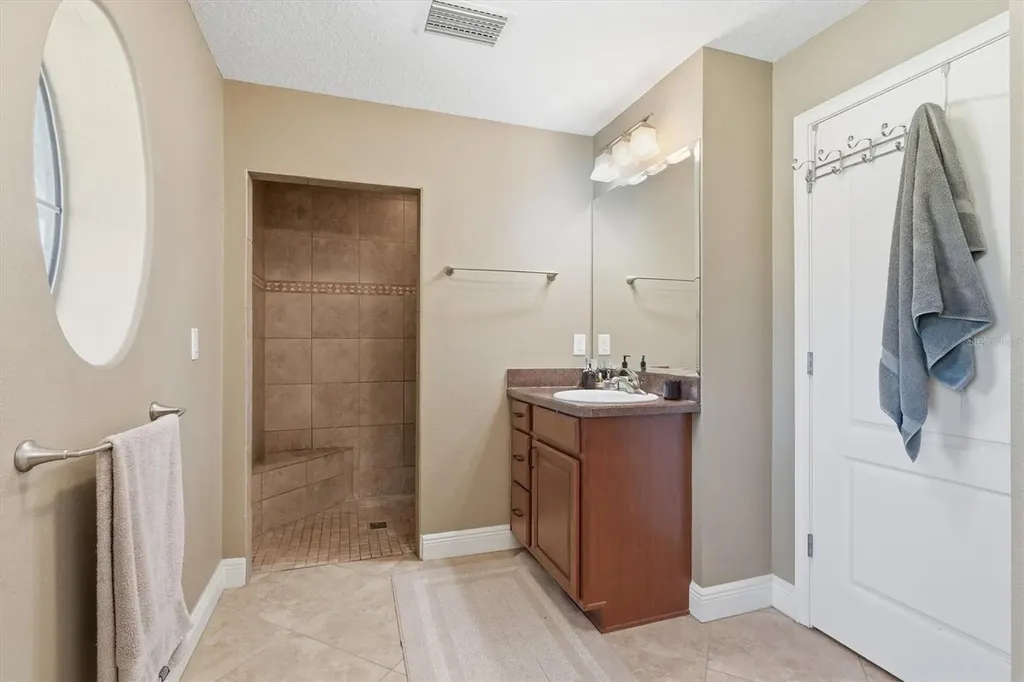 12764 County Road 223 Oxford FL 34484
