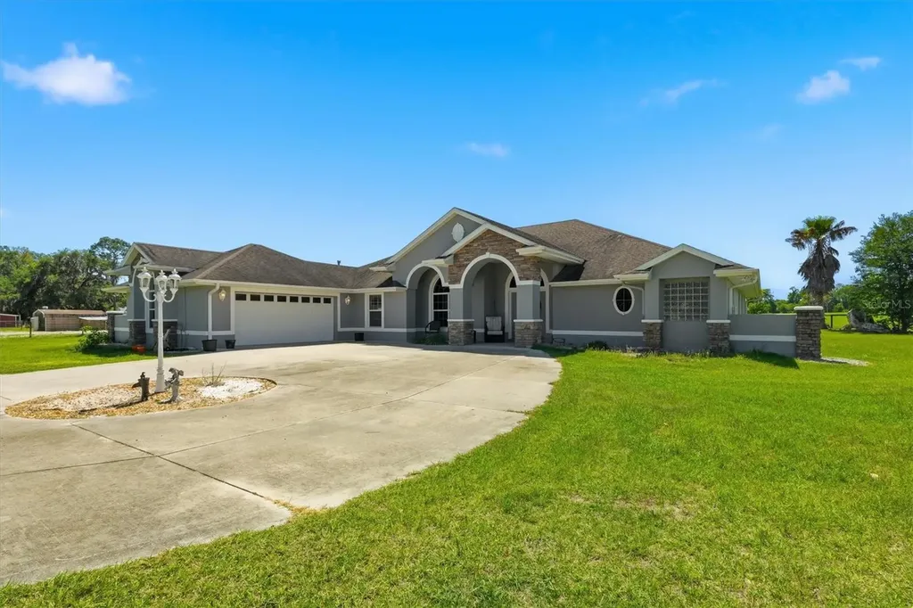 12764 County Road 223 Oxford FL 34484