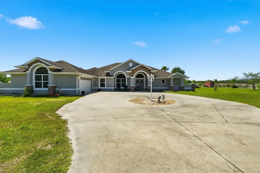 12764 County Road 223 Oxford FL 34484
