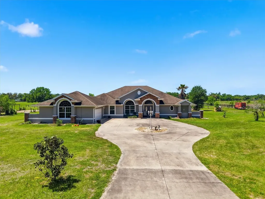 12764 County Road 223 Oxford FL 34484