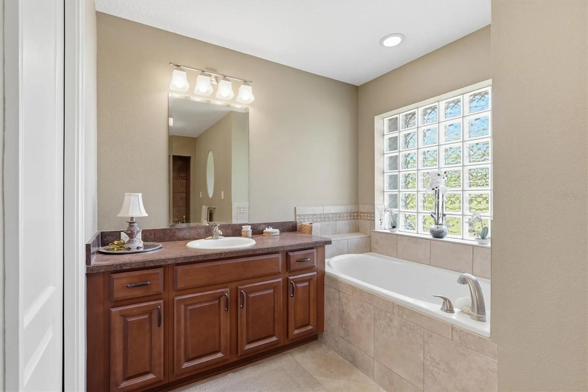 12764 County Road 223 Oxford FL 34484