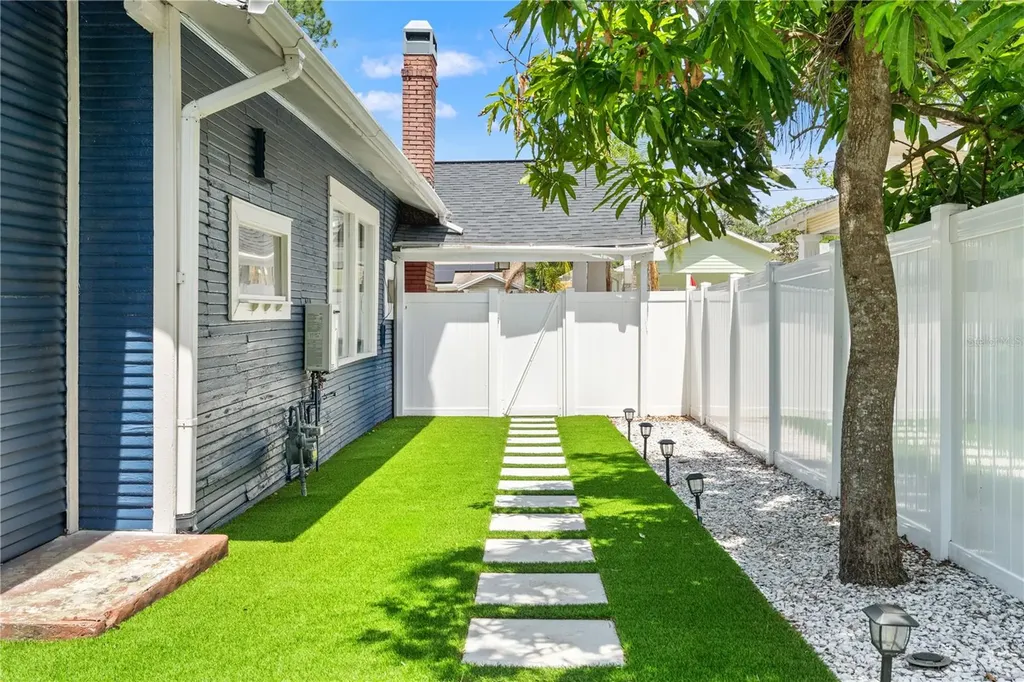324 W Haya Street Tampa FL 33603