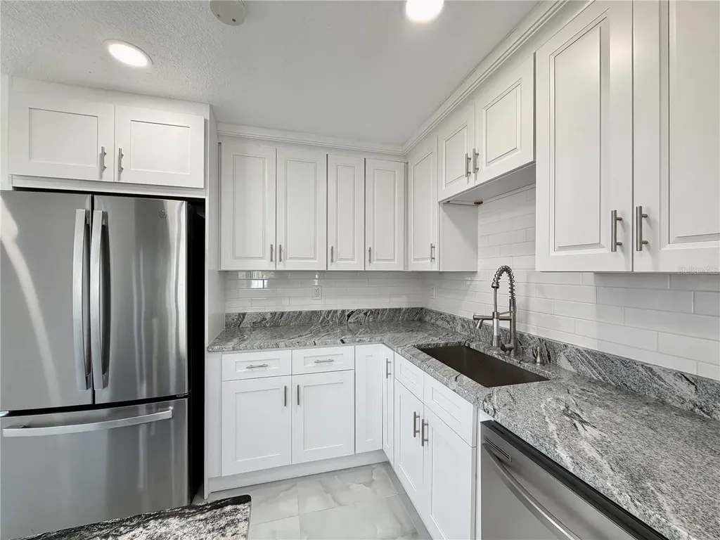 166 SW Lincoln Circle N St Petersburg FL 33703
