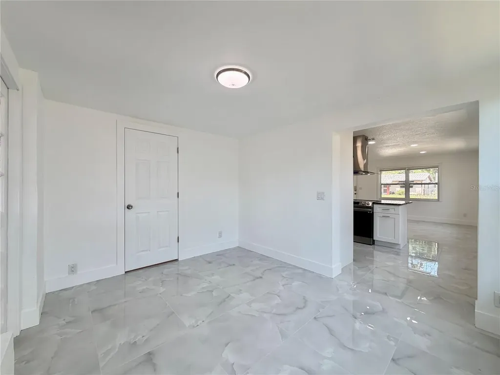 166 SW Lincoln Circle N St Petersburg FL 33703