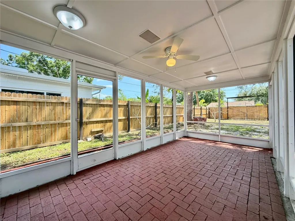 166 SW Lincoln Circle N St Petersburg FL 33703