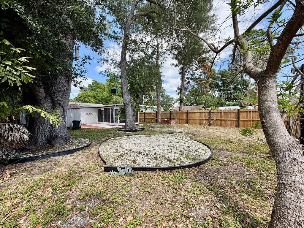 166 SW Lincoln Circle N St Petersburg FL 33703