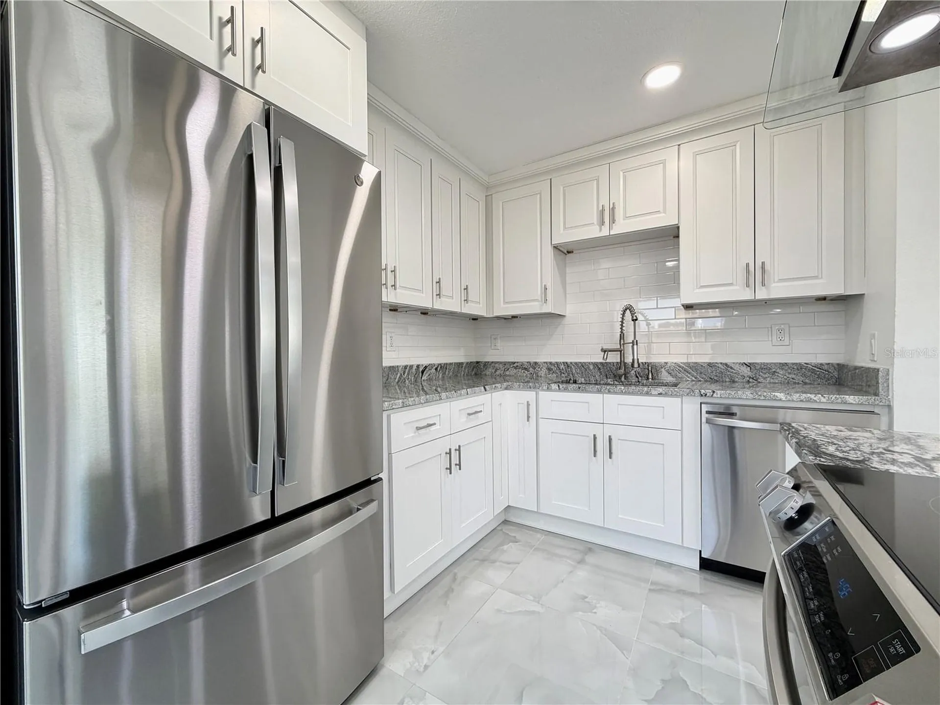 166 SW Lincoln Circle N St Petersburg FL 33703