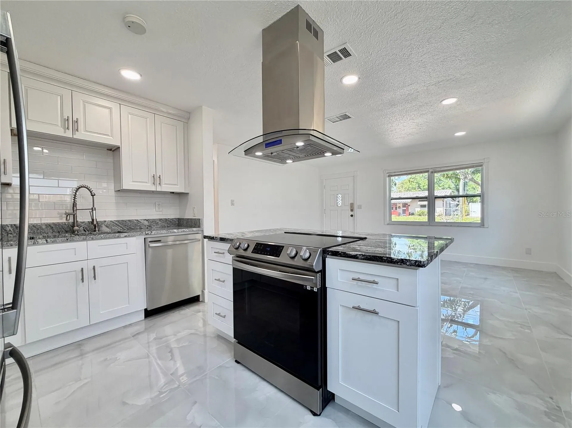 166 SW Lincoln Circle N St Petersburg FL 33703