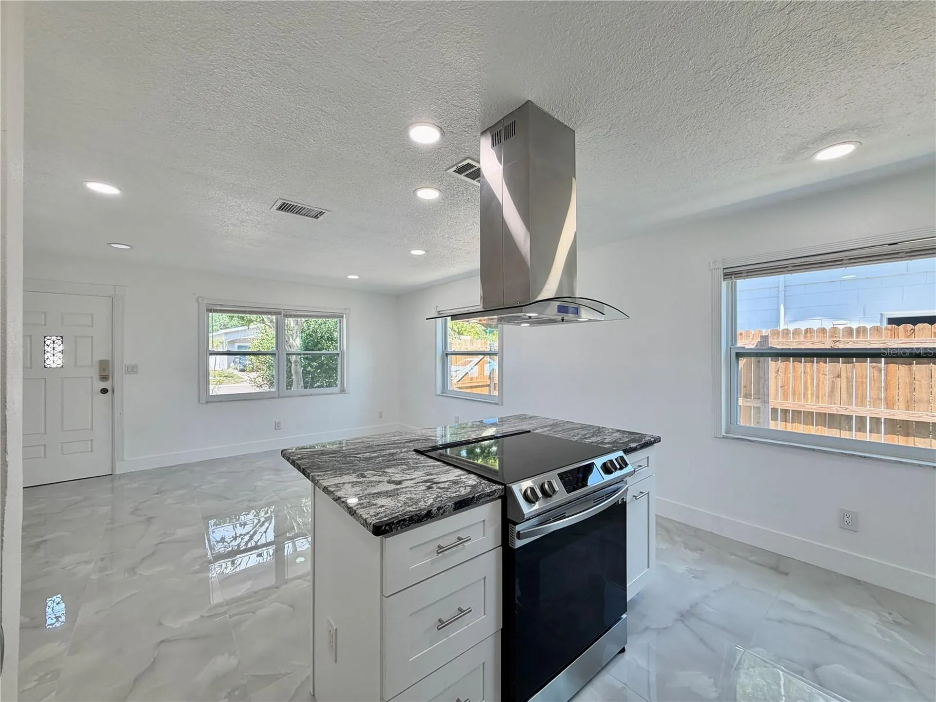 166 SW Lincoln Circle N St Petersburg FL 33703