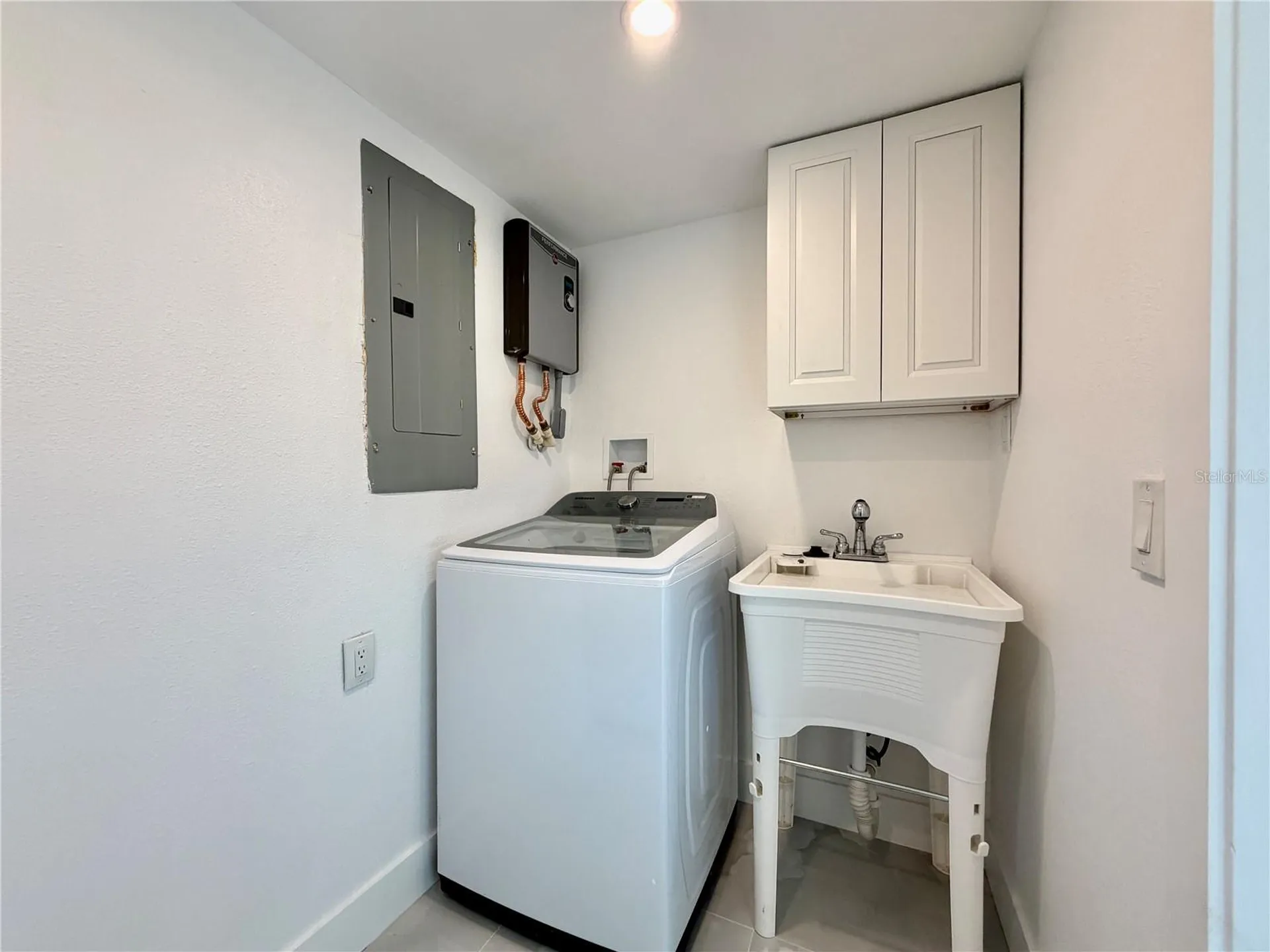 166 SW Lincoln Circle N St Petersburg FL 33703