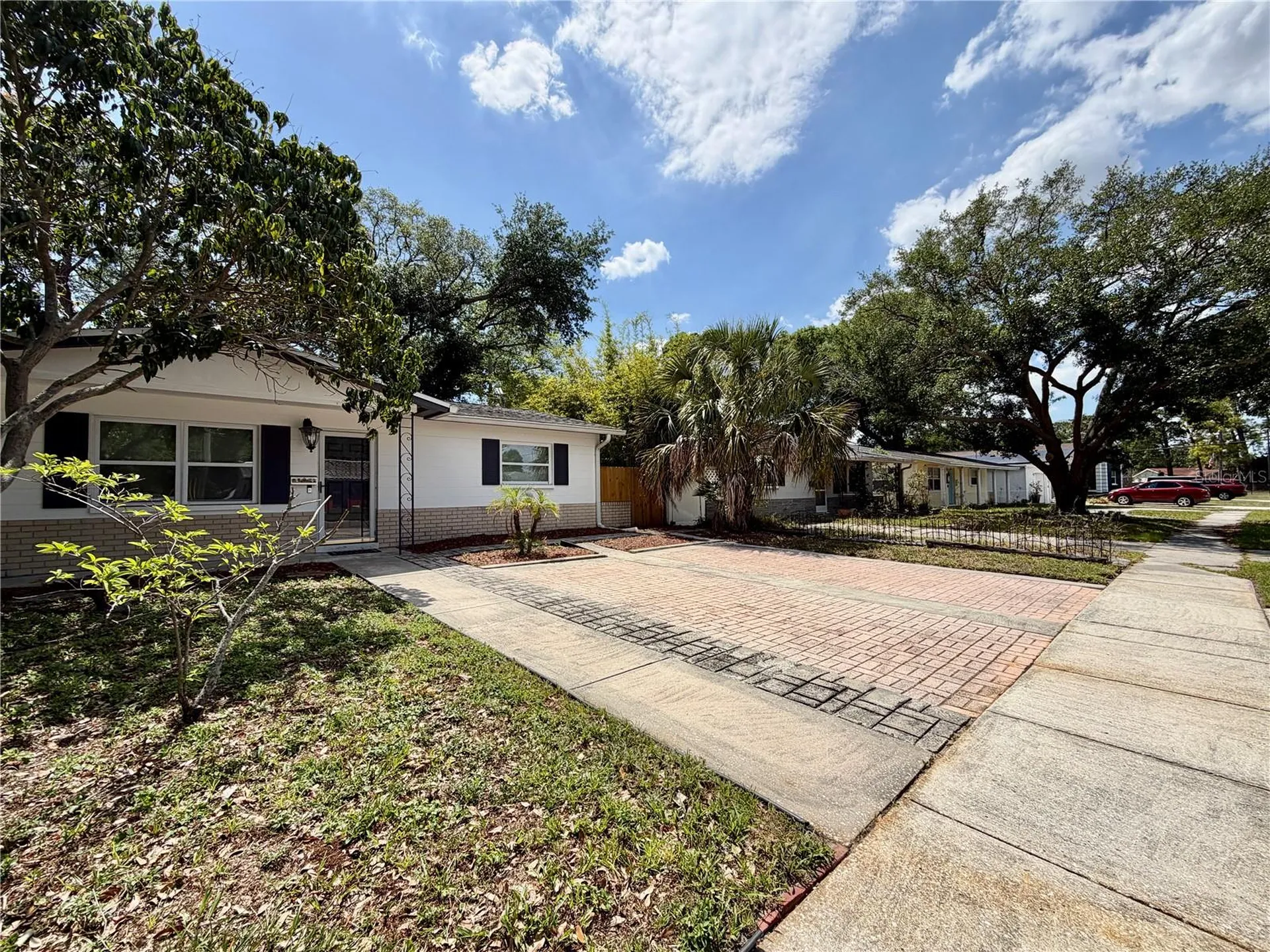 166 SW Lincoln Circle N St Petersburg FL 33703
