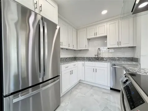 166 SW Lincoln Circle N St Petersburg FL 33703