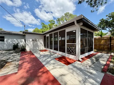 166 SW Lincoln Circle N St Petersburg FL 33703
