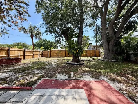 166 SW Lincoln Circle N St Petersburg FL 33703