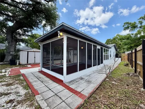 166 SW Lincoln Circle N St Petersburg FL 33703