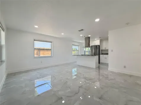 166 SW Lincoln Circle N St Petersburg FL 33703