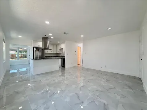 166 SW Lincoln Circle N St Petersburg FL 33703