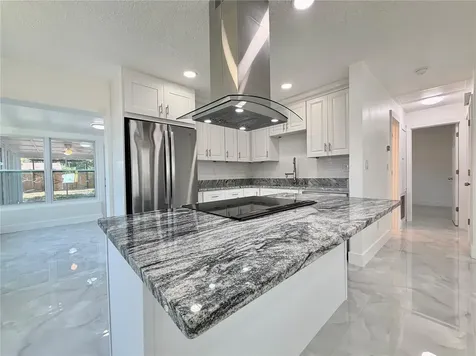 166 SW Lincoln Circle N St Petersburg FL 33703
