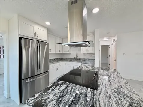 166 SW Lincoln Circle N St Petersburg FL 33703