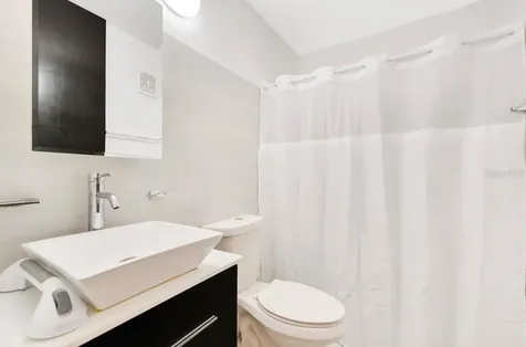 J 109 Calle Plumoso Real Guaynabo PR 00966
