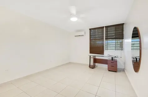J 109 Calle Plumoso Real Guaynabo PR 00966
