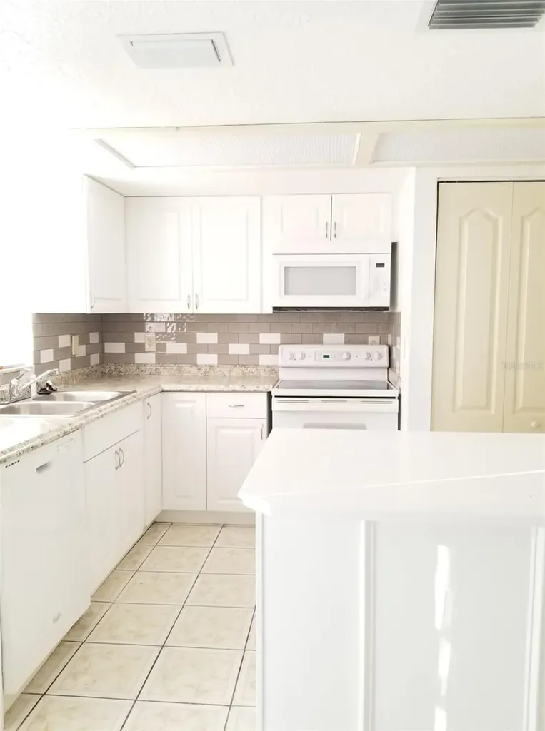 5134 Tennis Court Circle Tampa FL 33617
