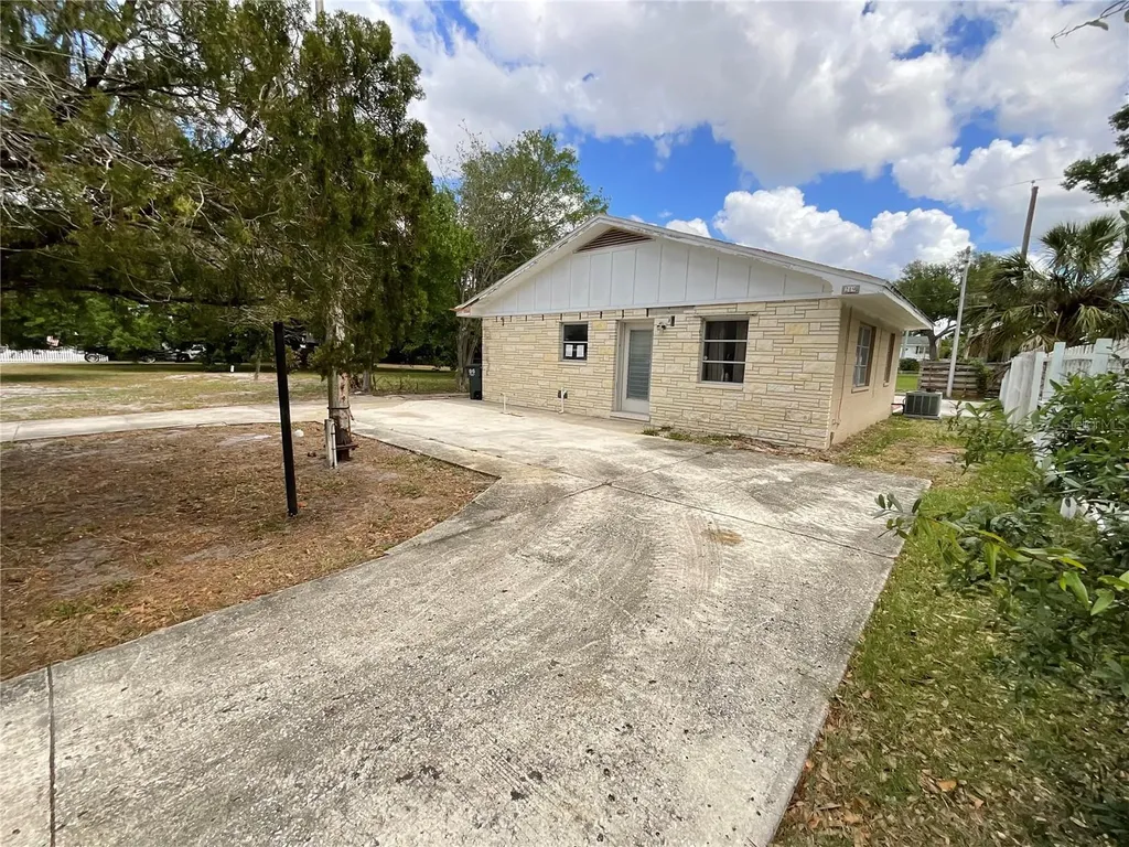 219 27th Street W Bradenton FL 34205