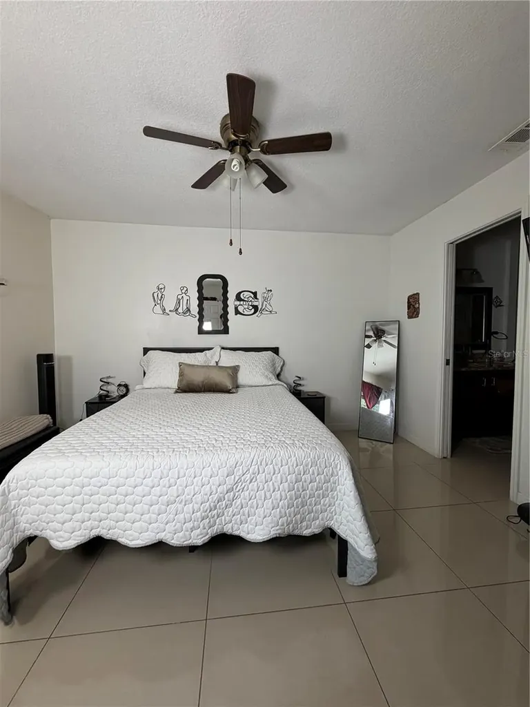 36 Lakepointe Circle Kissimmee FL 34743