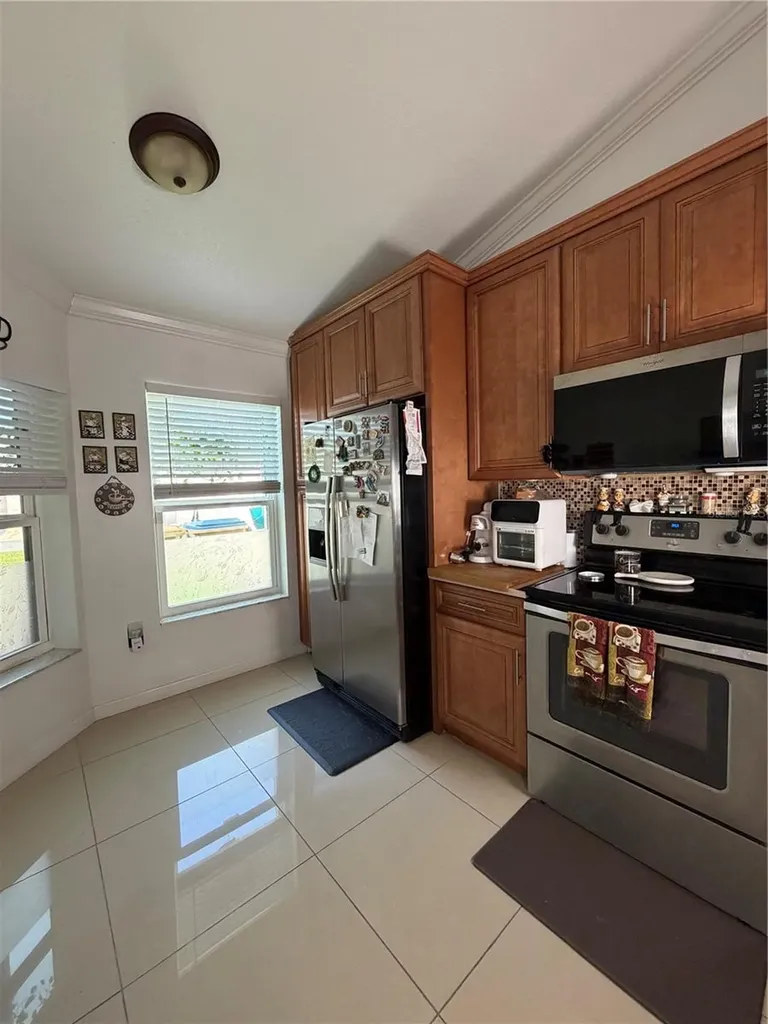 36 Lakepointe Circle Kissimmee FL 34743