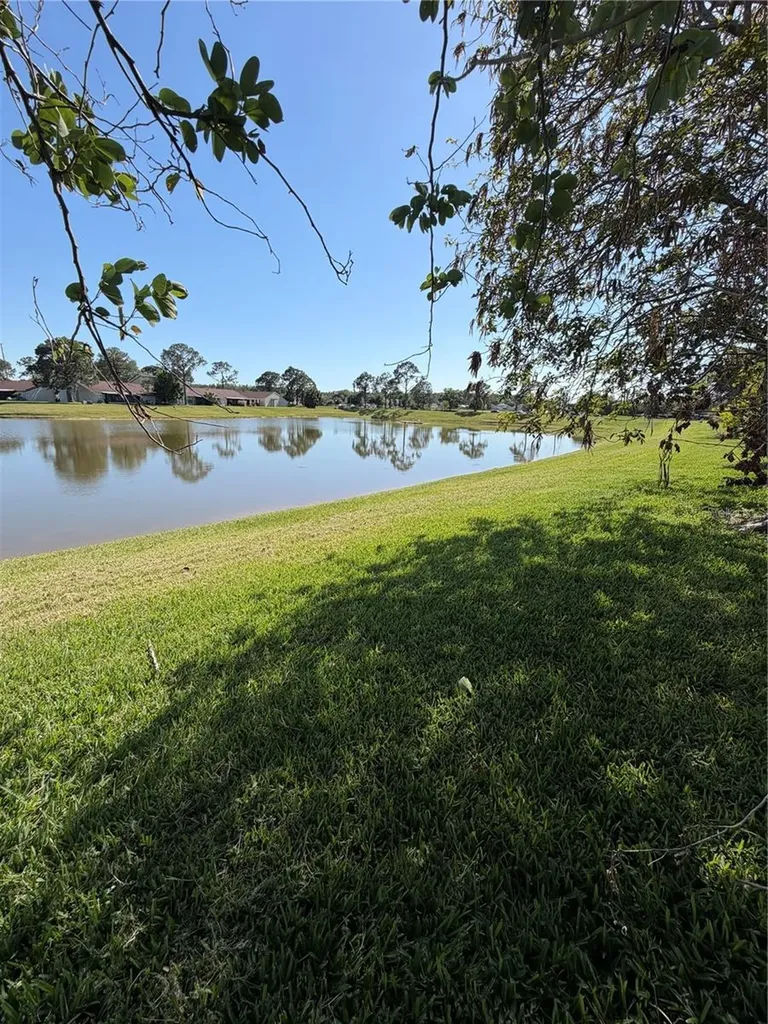 36 Lakepointe Circle Kissimmee FL 34743