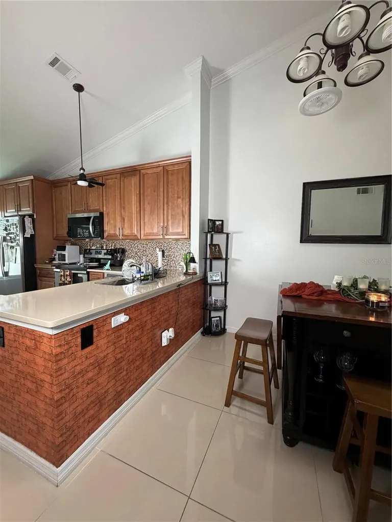 36 Lakepointe Circle Kissimmee FL 34743