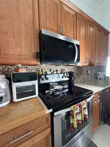 36 Lakepointe Circle Kissimmee FL 34743