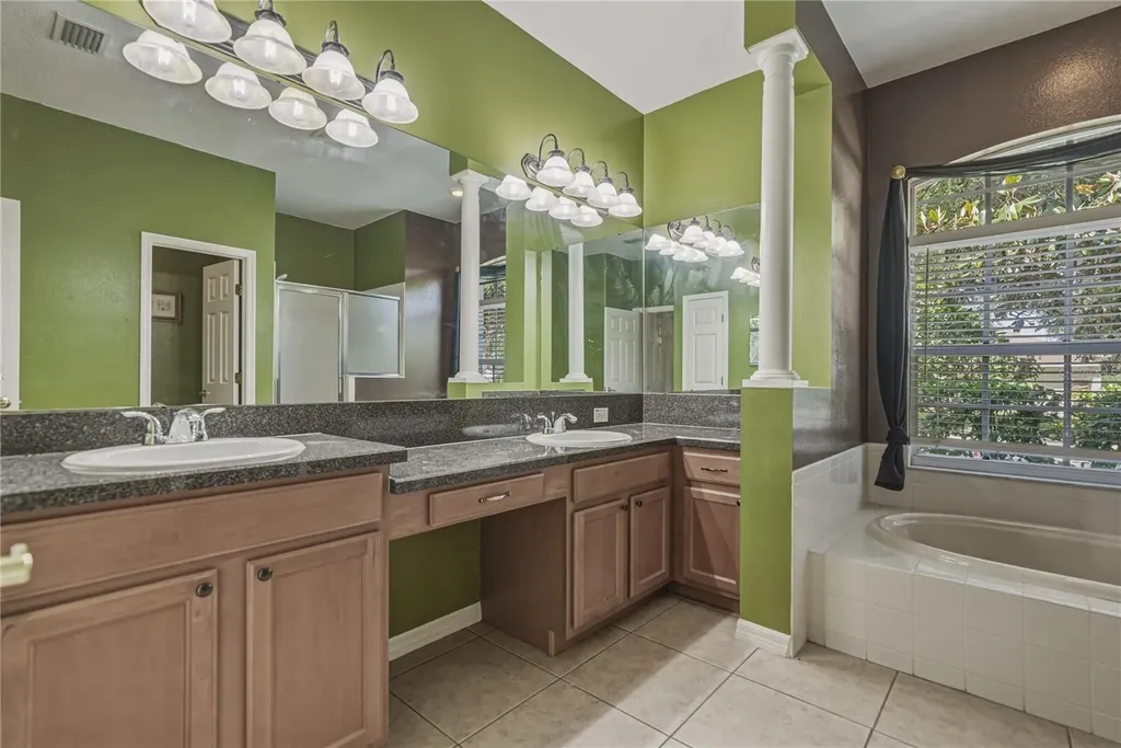 1603 Grand Heritage Boulevard Valrico FL 33594