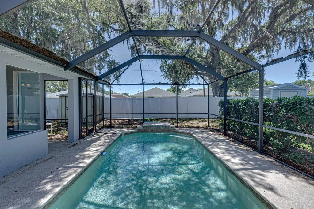 1603 Grand Heritage Boulevard Valrico FL 33594