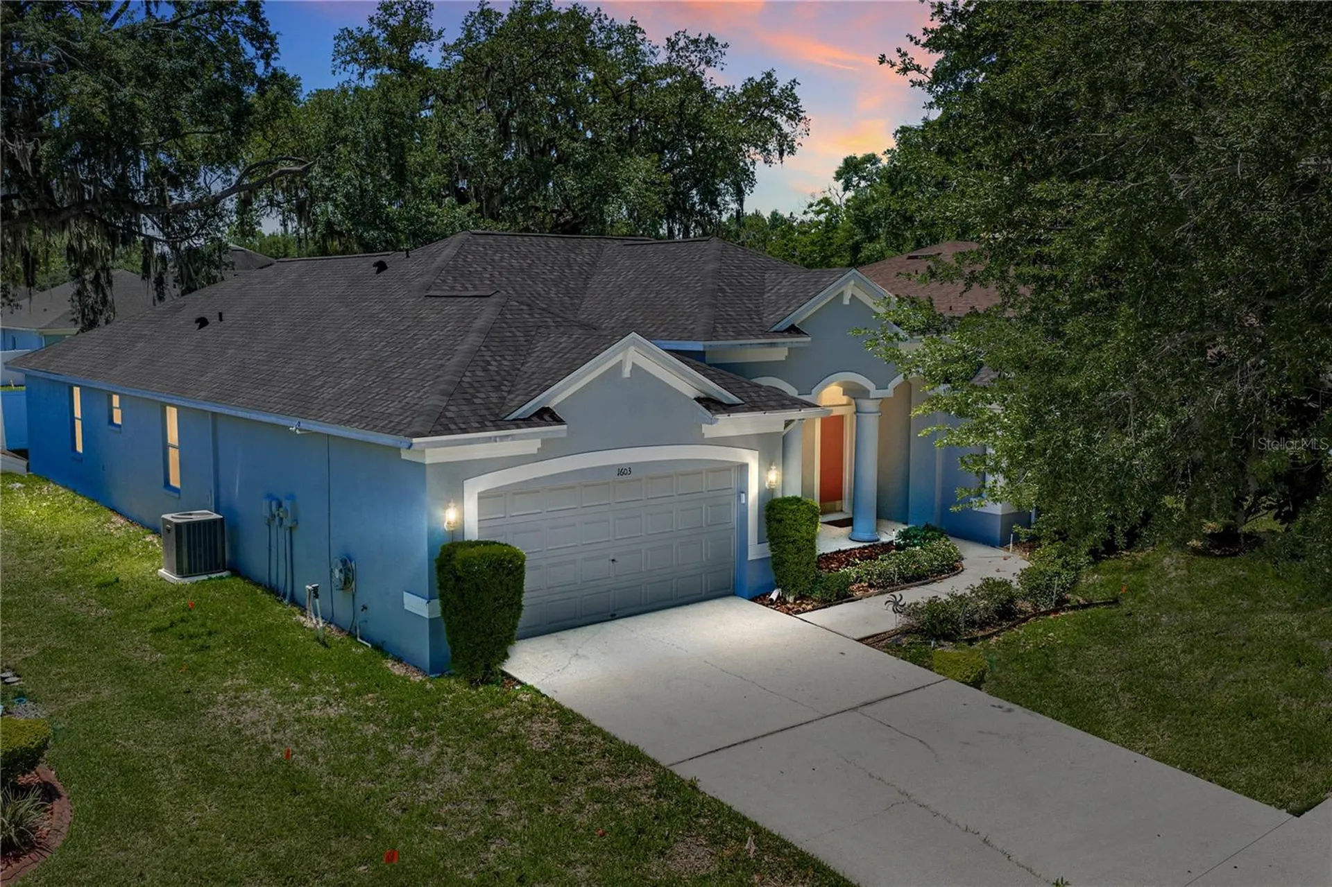 1603 Grand Heritage Boulevard Valrico FL 33594