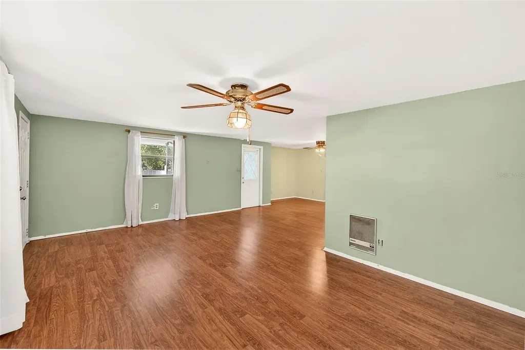 228 Skywood Drive Valrico FL 33594