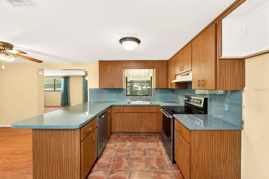 228 Skywood Drive Valrico FL 33594