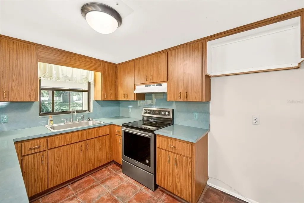 228 Skywood Drive Valrico FL 33594