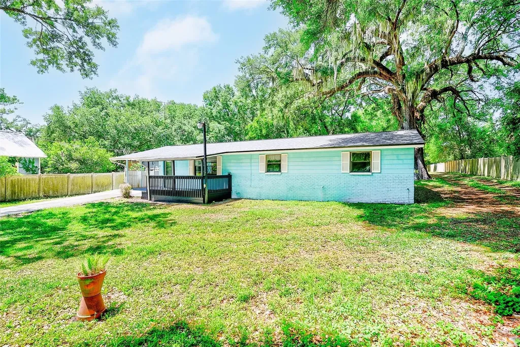 228 Skywood Drive Valrico FL 33594