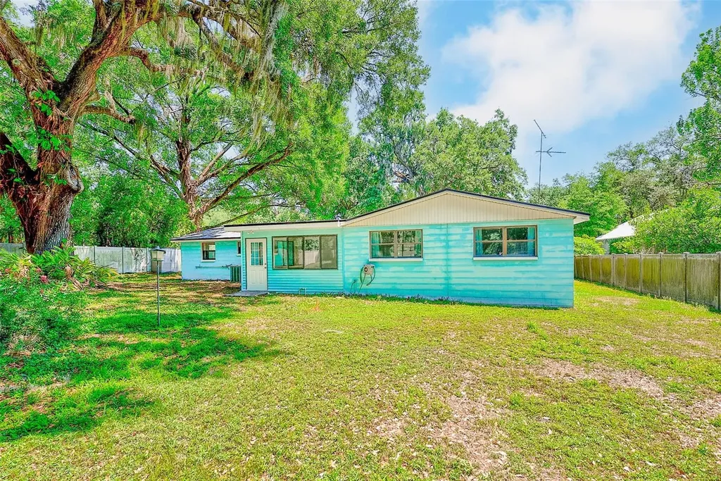 228 Skywood Drive Valrico FL 33594