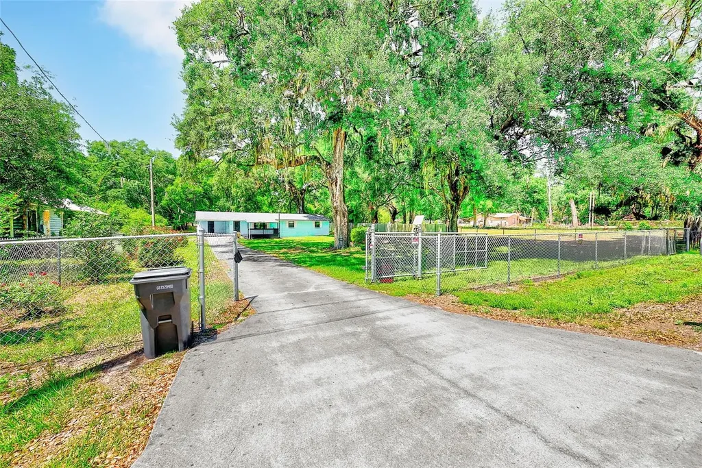 228 Skywood Drive Valrico FL 33594