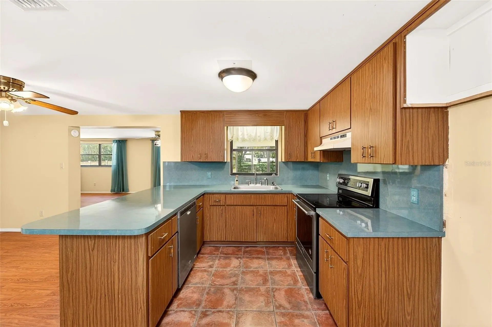 228 Skywood Drive Valrico FL 33594