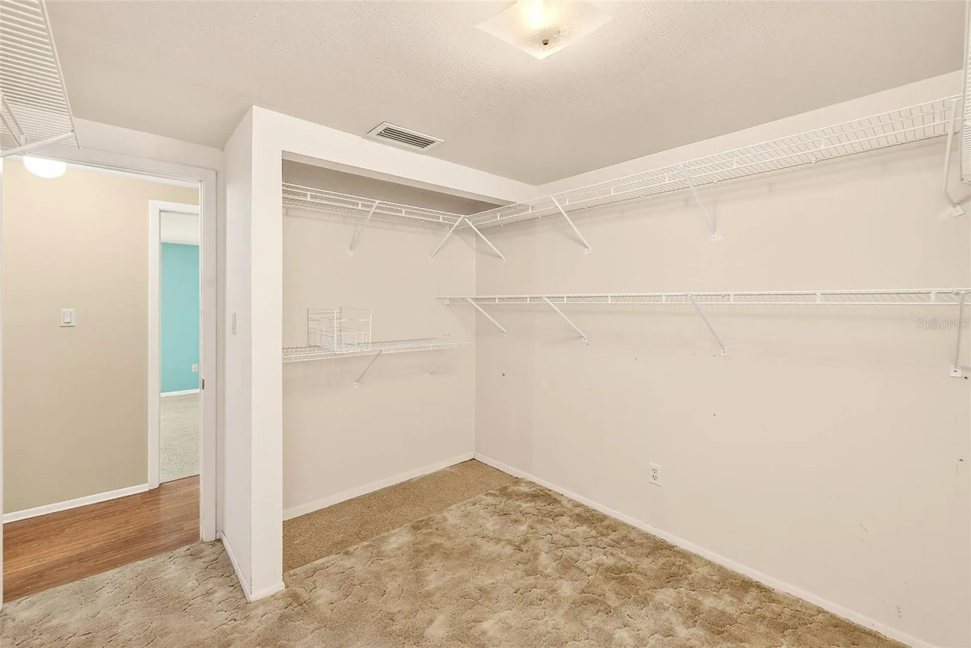 228 Skywood Drive Valrico FL 33594