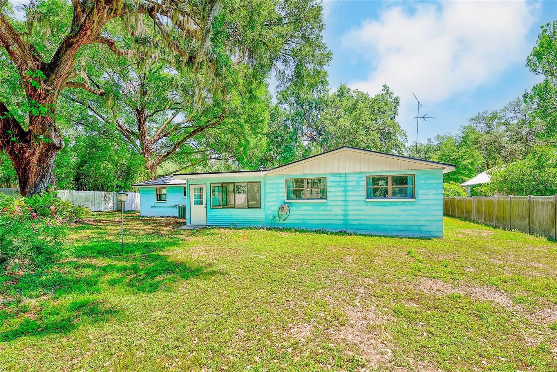 228 Skywood Drive Valrico FL 33594