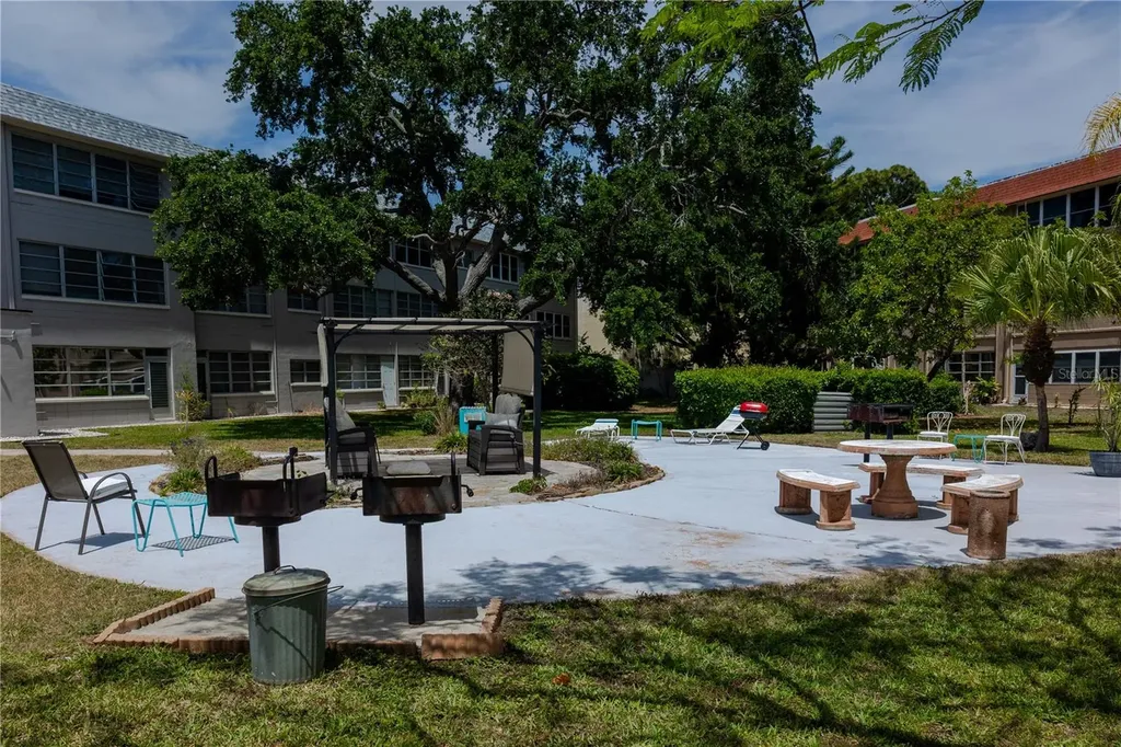6645 1st Avenue N St Petersburg FL 33710