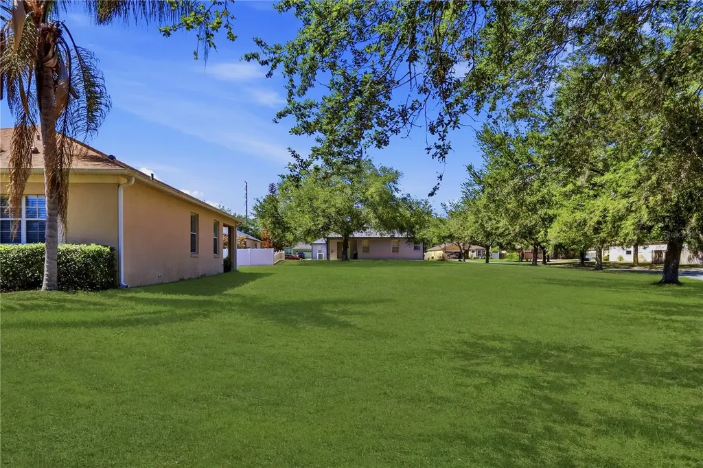 12929 Regiment Drive Grand Island FL 32735